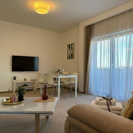 Luxury Glam Apartments & Studios Near Coresi Mall Braşov Esterno foto