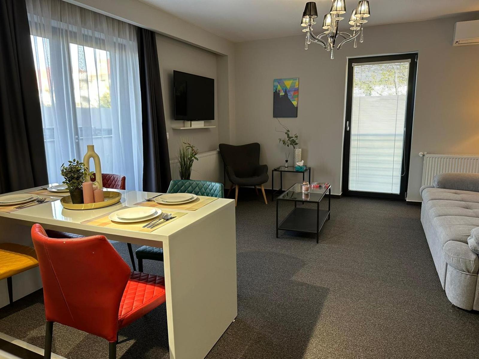 Luxury Glam Apartments & Studios Near Coresi Mall Braşov Esterno foto