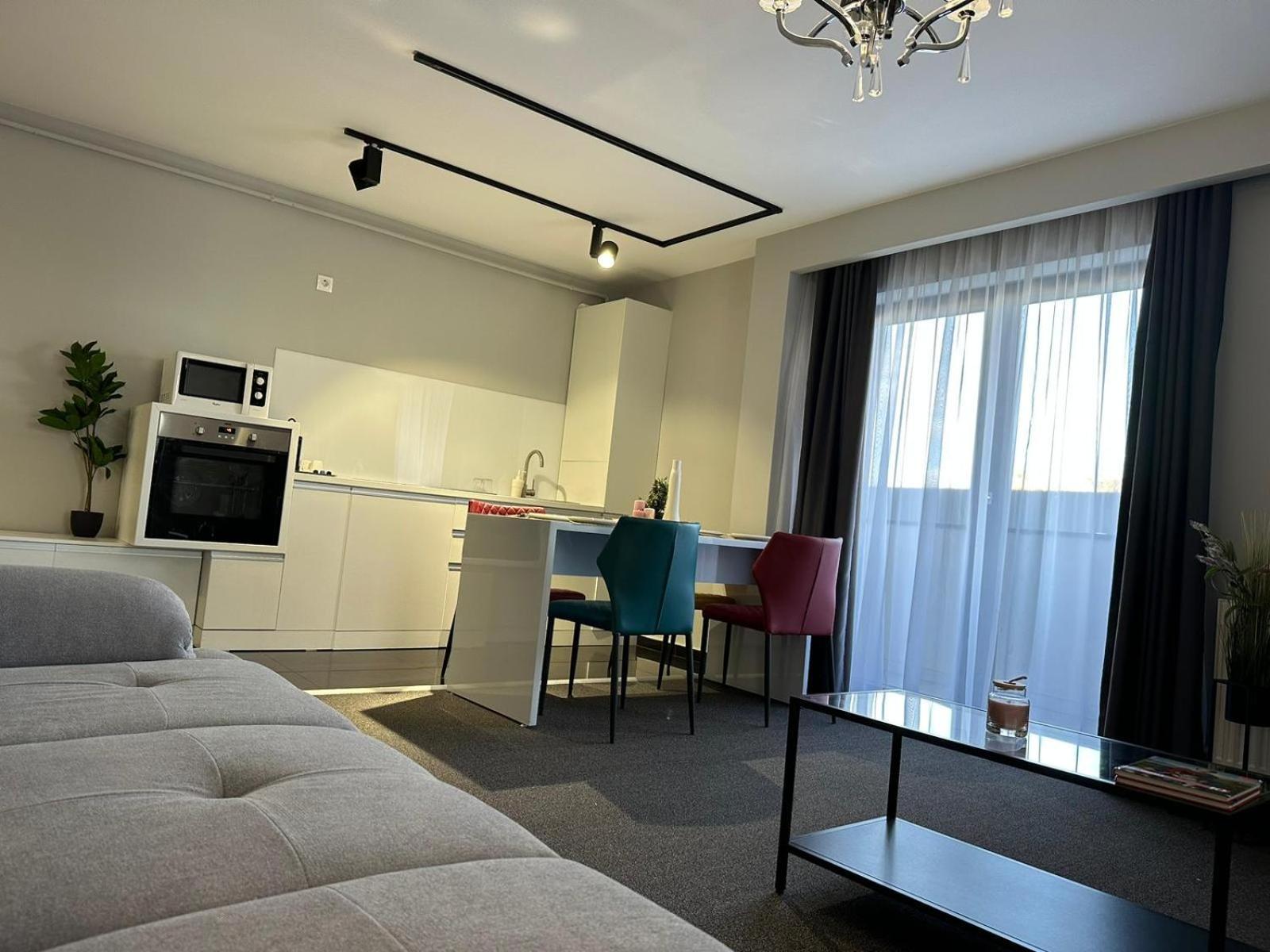 Luxury Glam Apartments & Studios Near Coresi Mall Braşov Esterno foto
