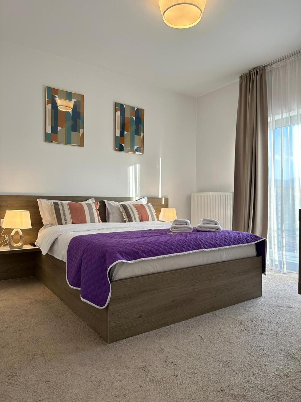 Luxury Glam Apartments & Studios Near Coresi Mall Braşov Esterno foto