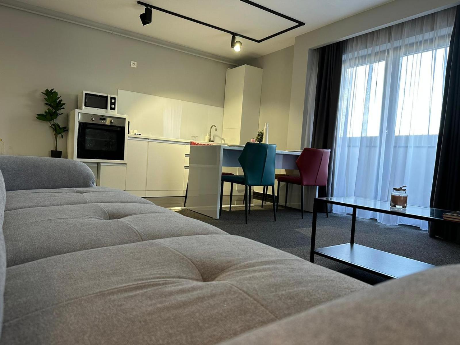 Luxury Glam Apartments & Studios Near Coresi Mall Braşov Esterno foto