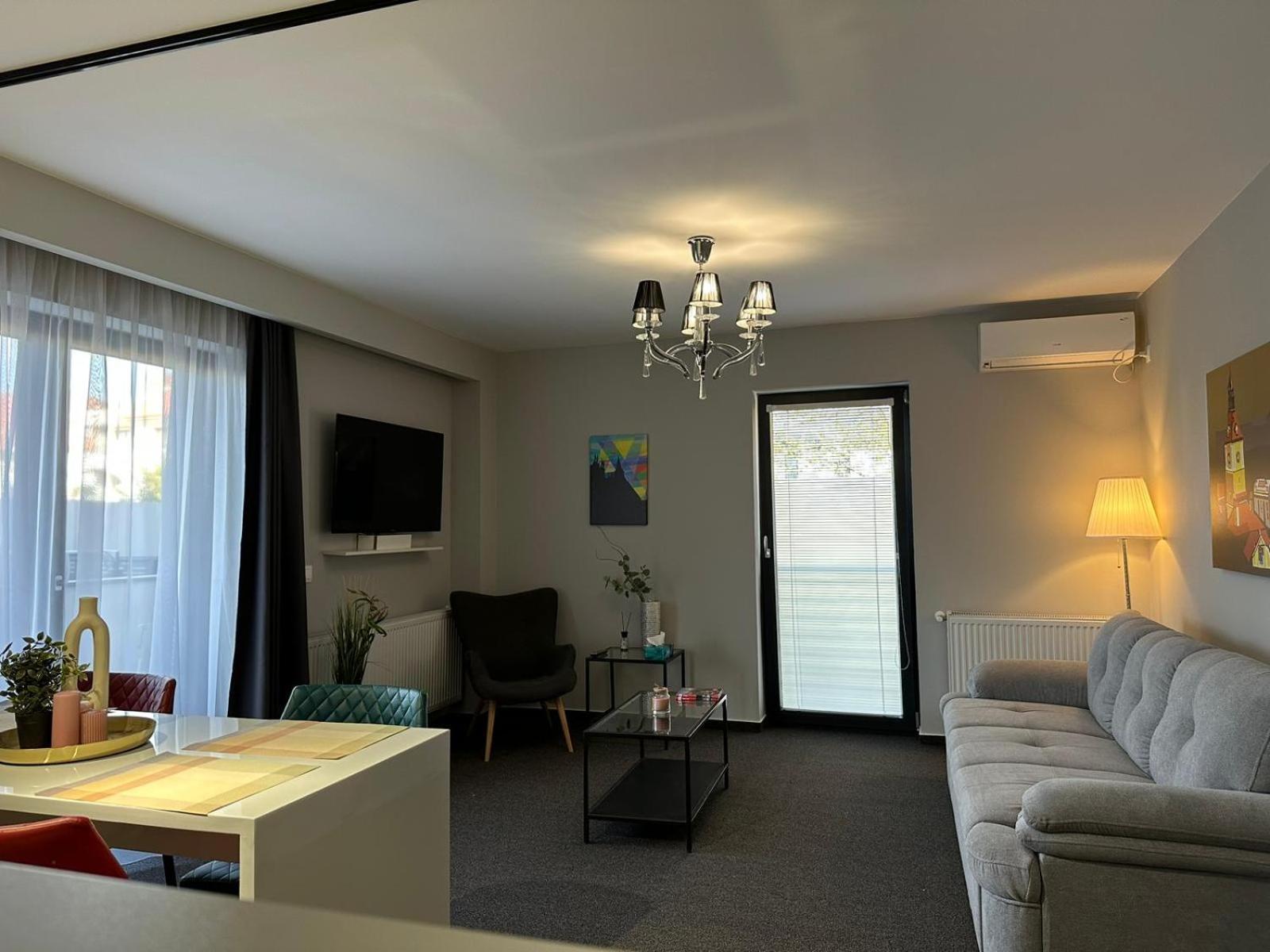 Luxury Glam Apartments & Studios Near Coresi Mall Braşov Esterno foto