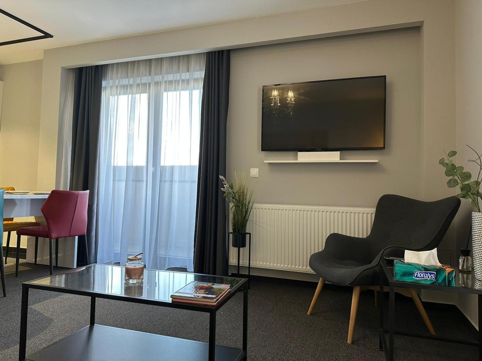 Luxury Glam Apartments & Studios Near Coresi Mall Braşov Esterno foto