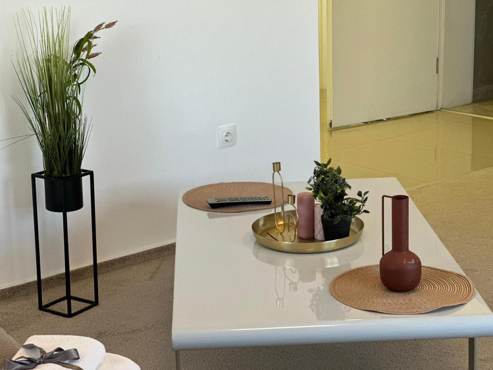 Luxury Glam Apartments & Studios Near Coresi Mall Braşov Esterno foto