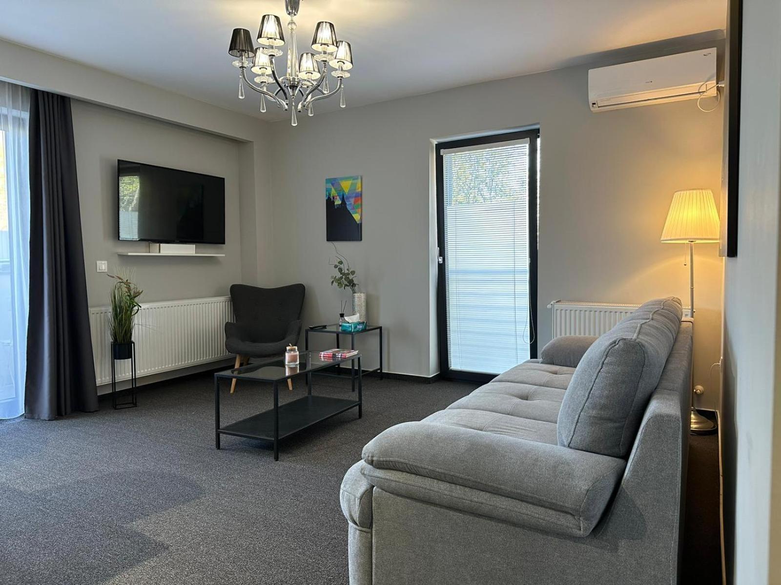 Luxury Glam Apartments & Studios Near Coresi Mall Braşov Esterno foto