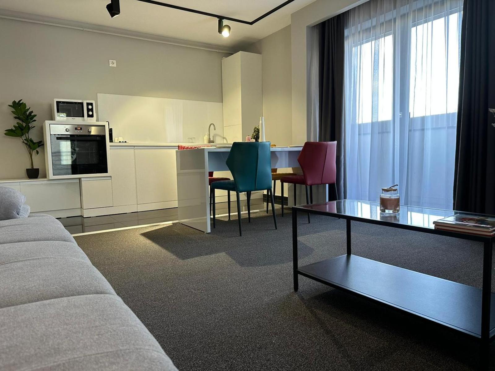 Luxury Glam Apartments & Studios Near Coresi Mall Braşov Esterno foto
