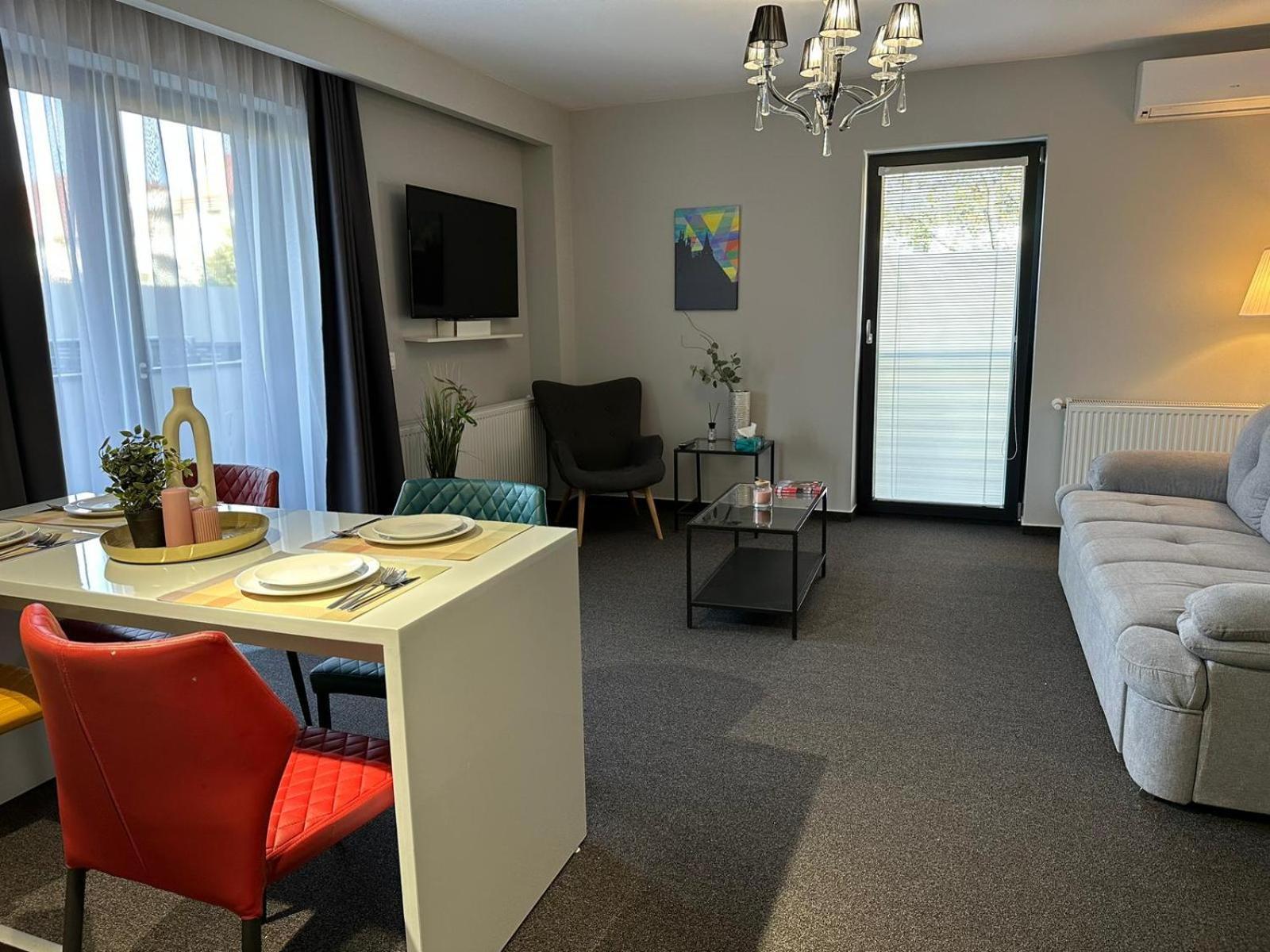Luxury Glam Apartments & Studios Near Coresi Mall Braşov Esterno foto