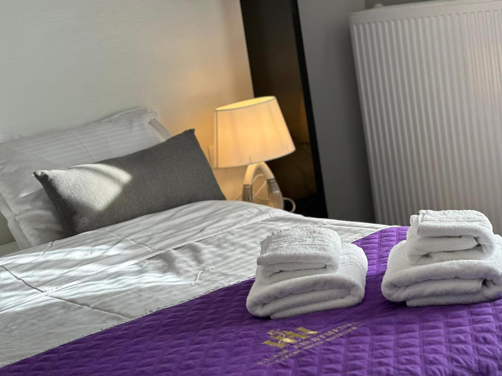 Luxury Glam Apartments & Studios Near Coresi Mall Braşov Esterno foto