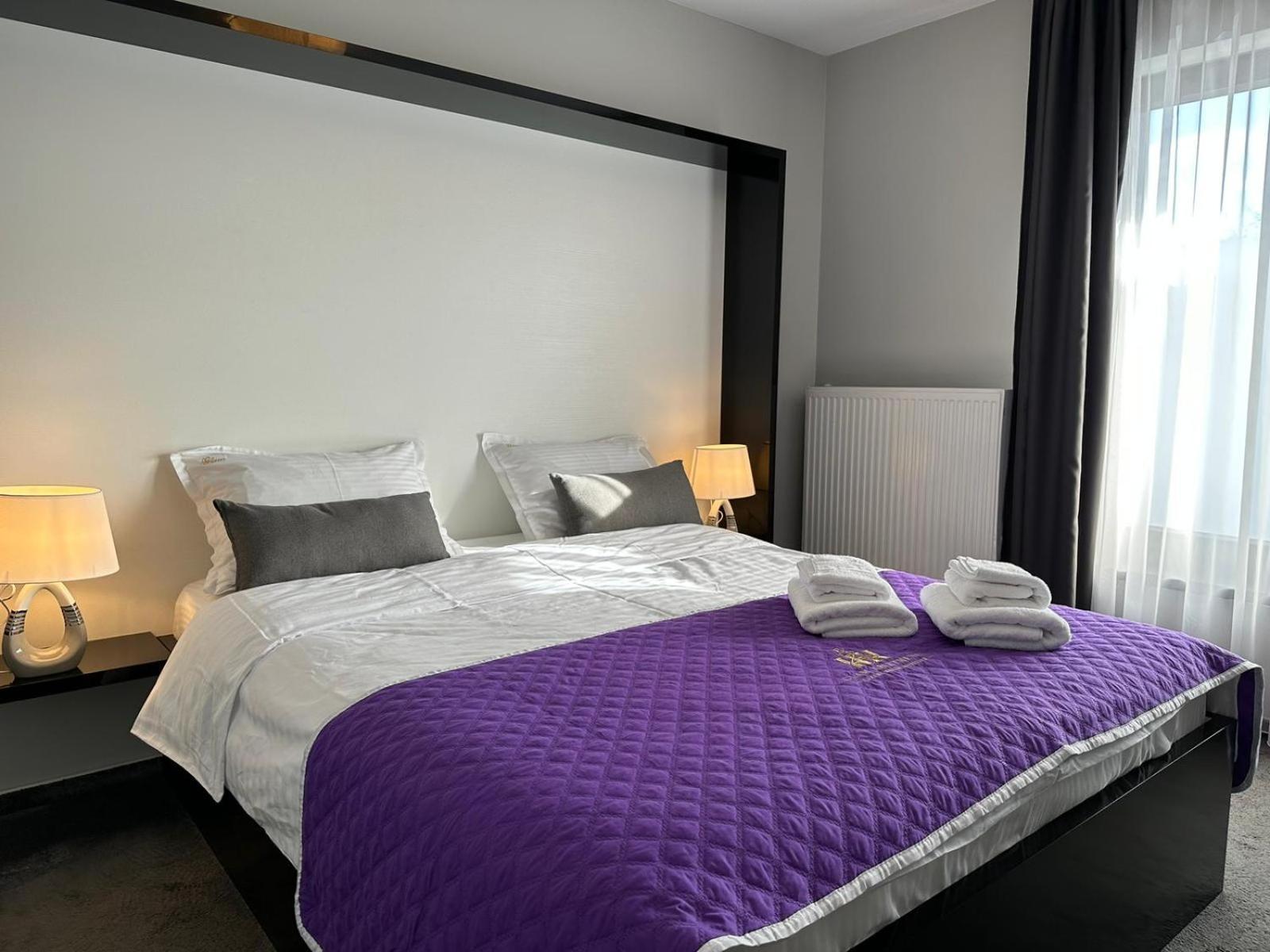 Luxury Glam Apartments & Studios Near Coresi Mall Braşov Esterno foto
