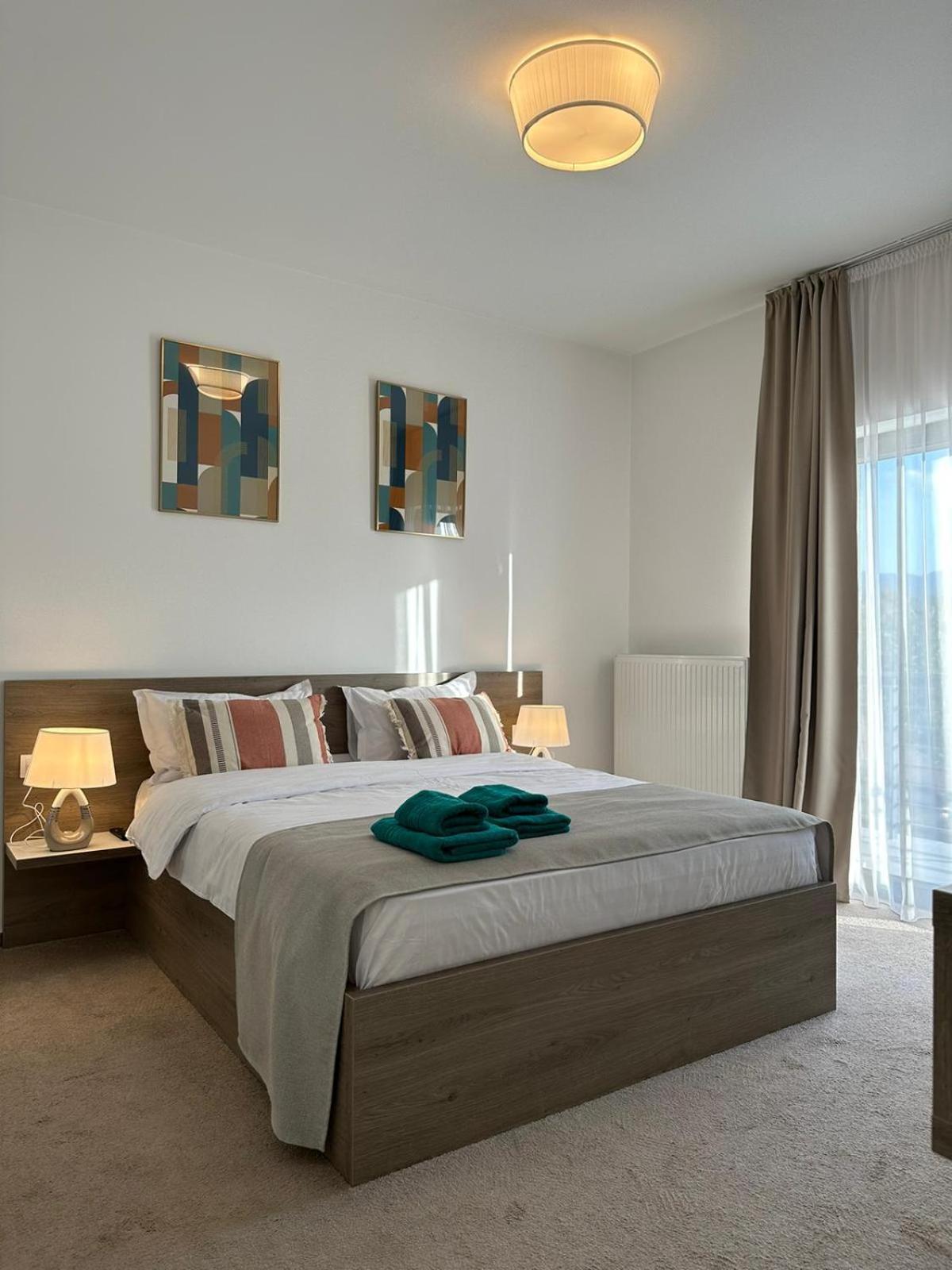Luxury Glam Apartments & Studios Near Coresi Mall Braşov Esterno foto