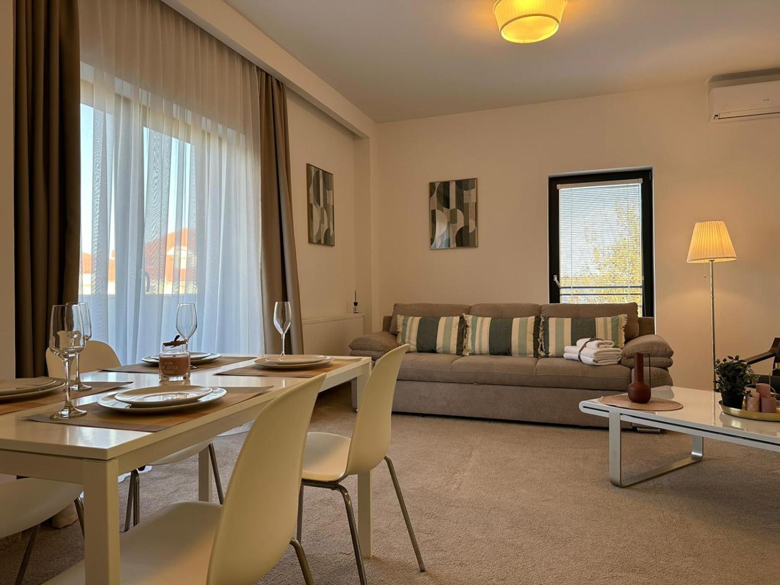 Luxury Glam Apartments & Studios Near Coresi Mall Braşov Esterno foto