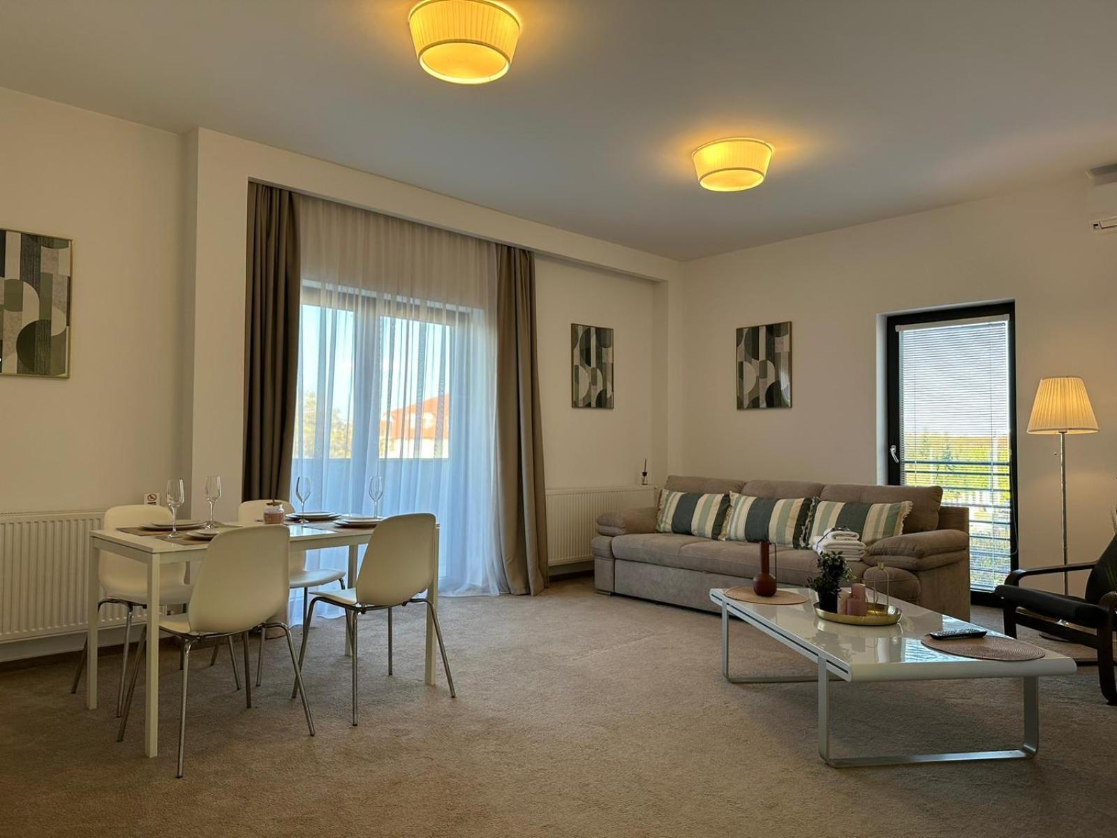 Luxury Glam Apartments & Studios Near Coresi Mall Braşov Esterno foto
