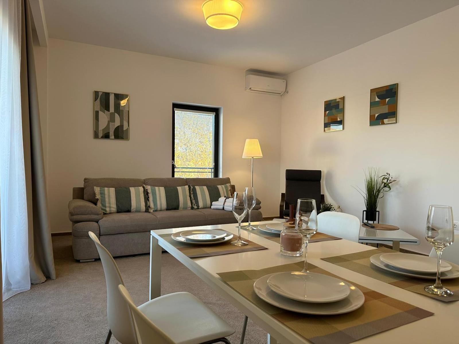Luxury Glam Apartments & Studios Near Coresi Mall Braşov Esterno foto