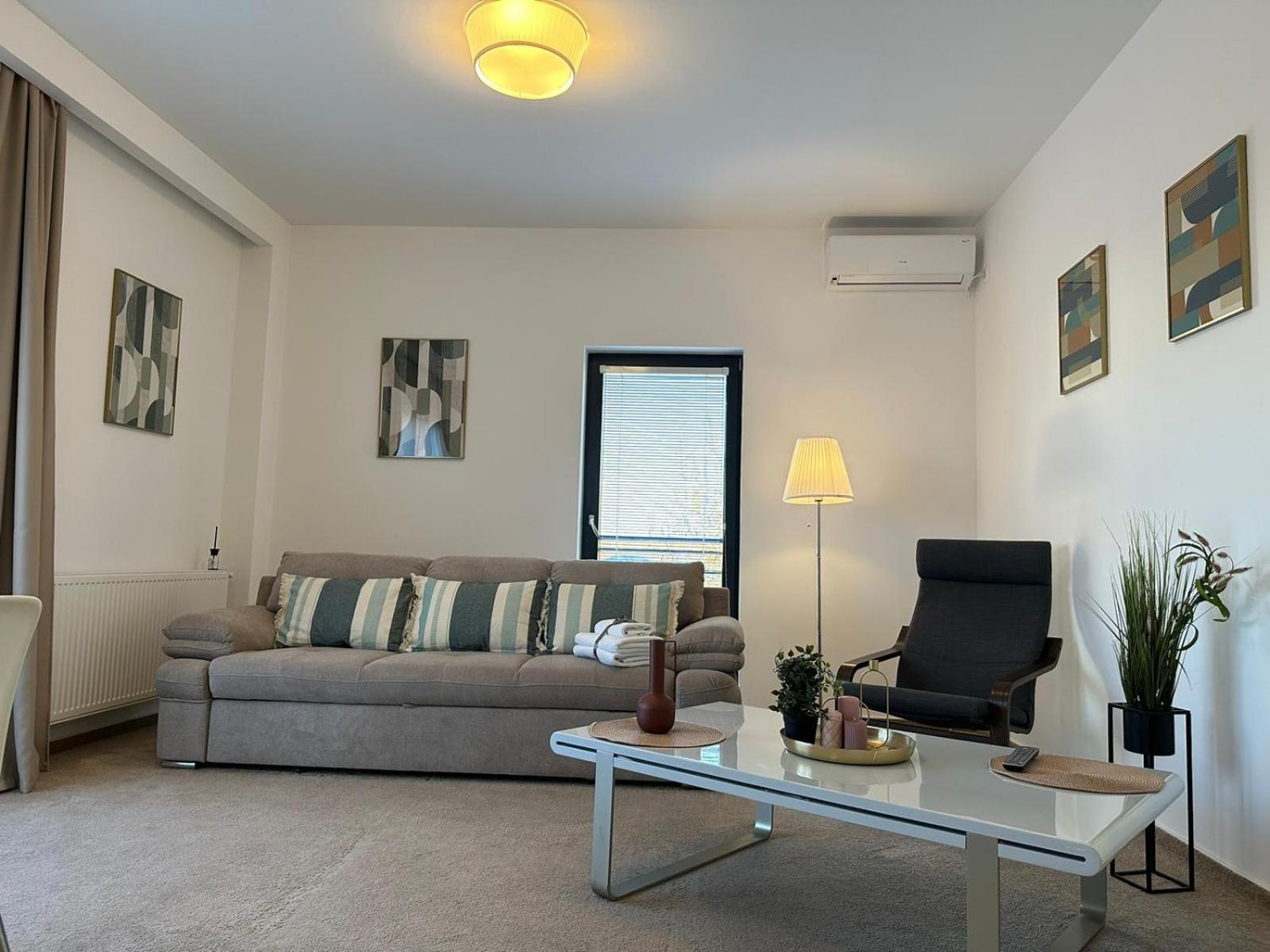 Luxury Glam Apartments & Studios Near Coresi Mall Braşov Esterno foto