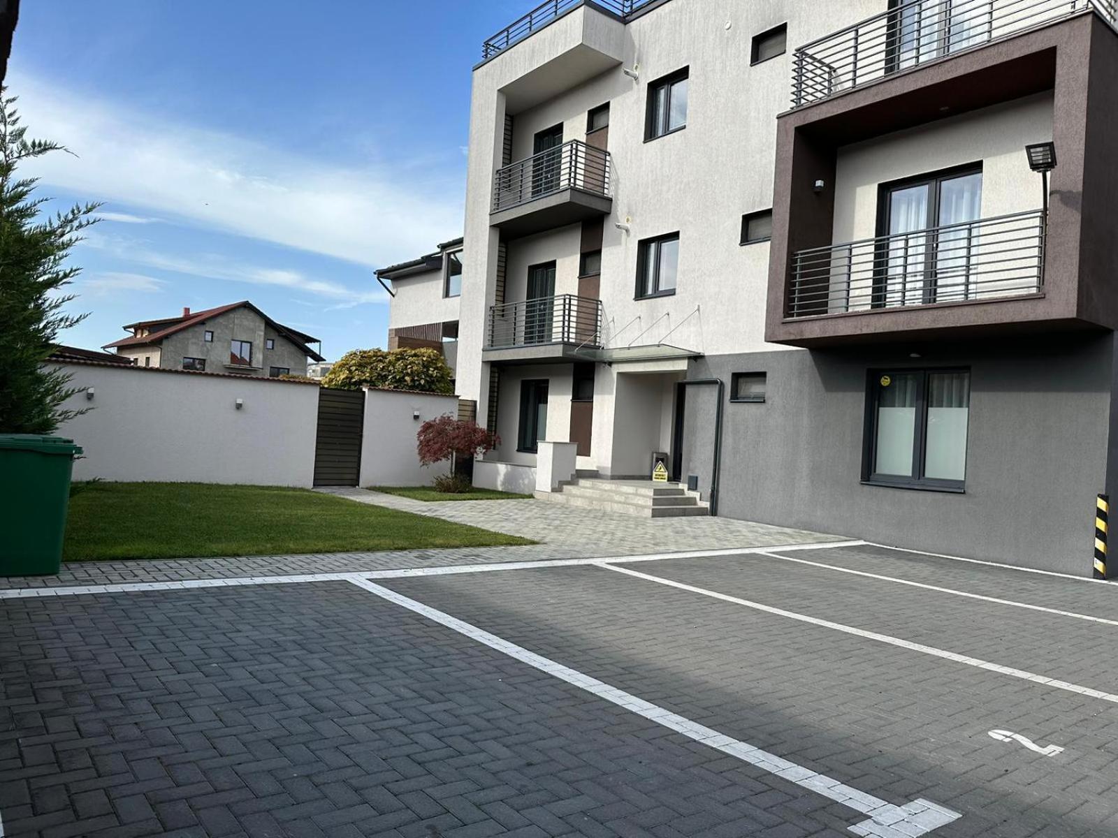 Luxury Glam Apartments & Studios Near Coresi Mall Braşov Esterno foto