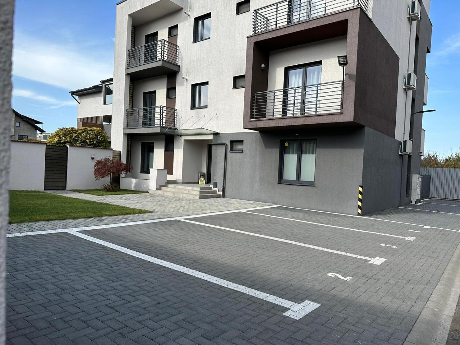 Luxury Glam Apartments & Studios Near Coresi Mall Braşov Esterno foto