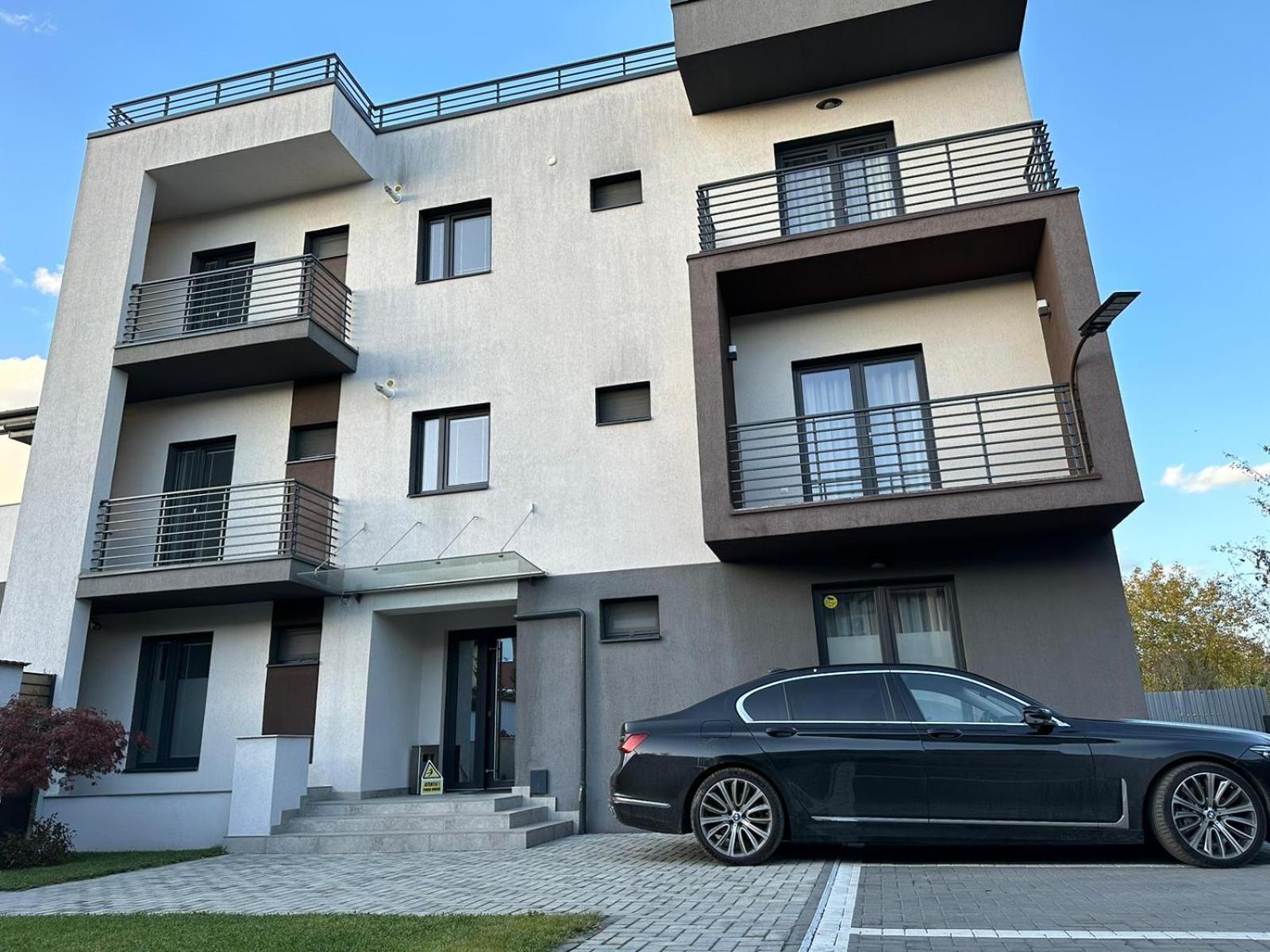 Luxury Glam Apartments & Studios Near Coresi Mall Braşov Esterno foto