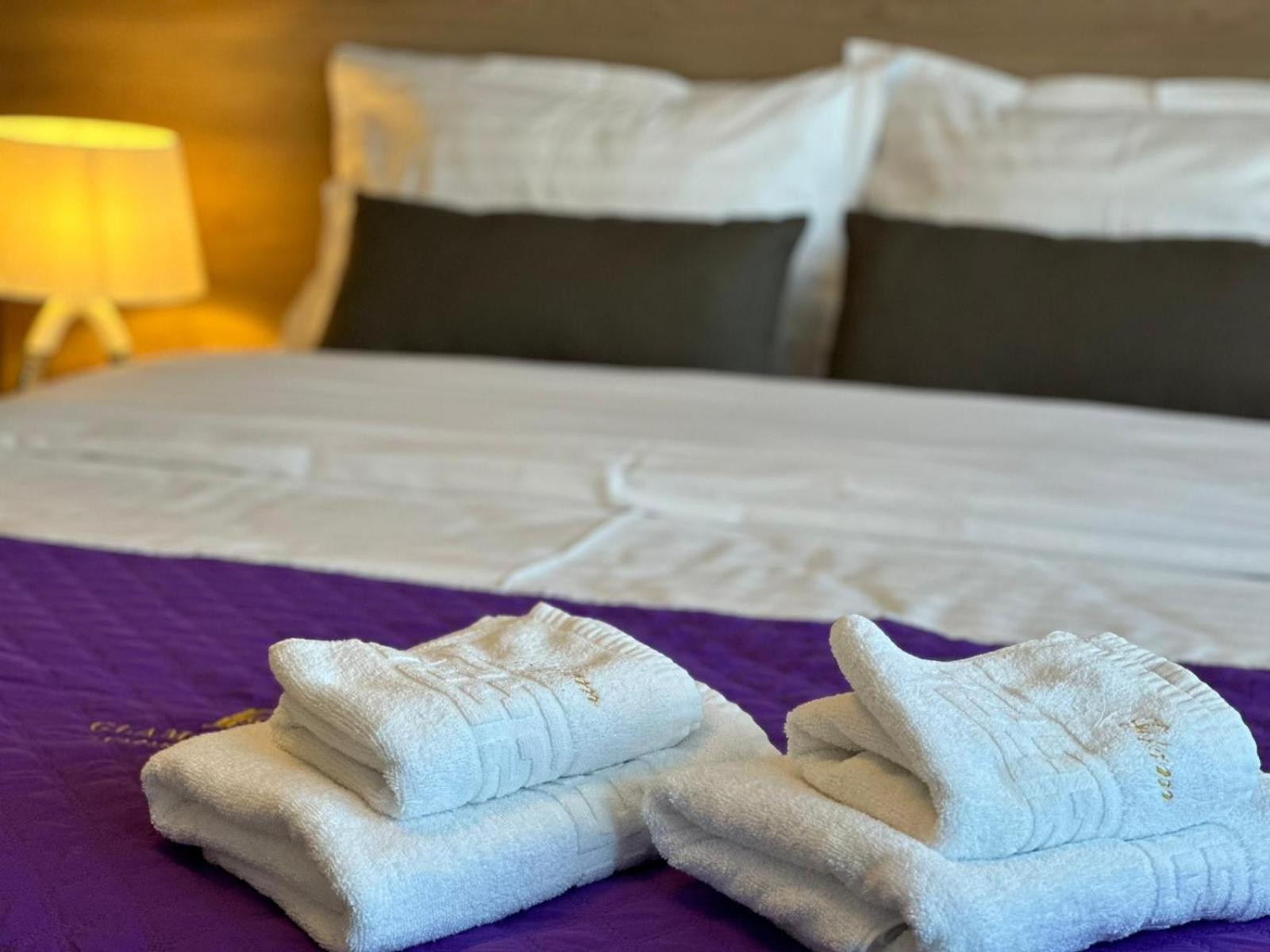 Luxury Glam Apartments & Studios Near Coresi Mall Braşov Esterno foto