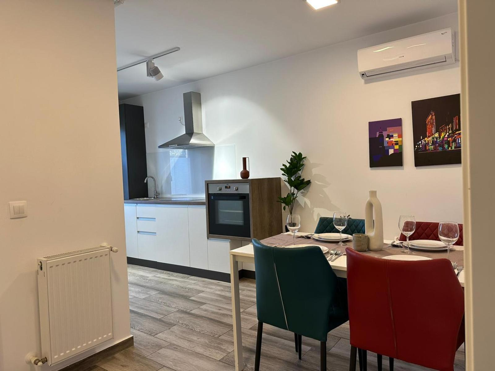 Luxury Glam Apartments & Studios Near Coresi Mall Braşov Esterno foto