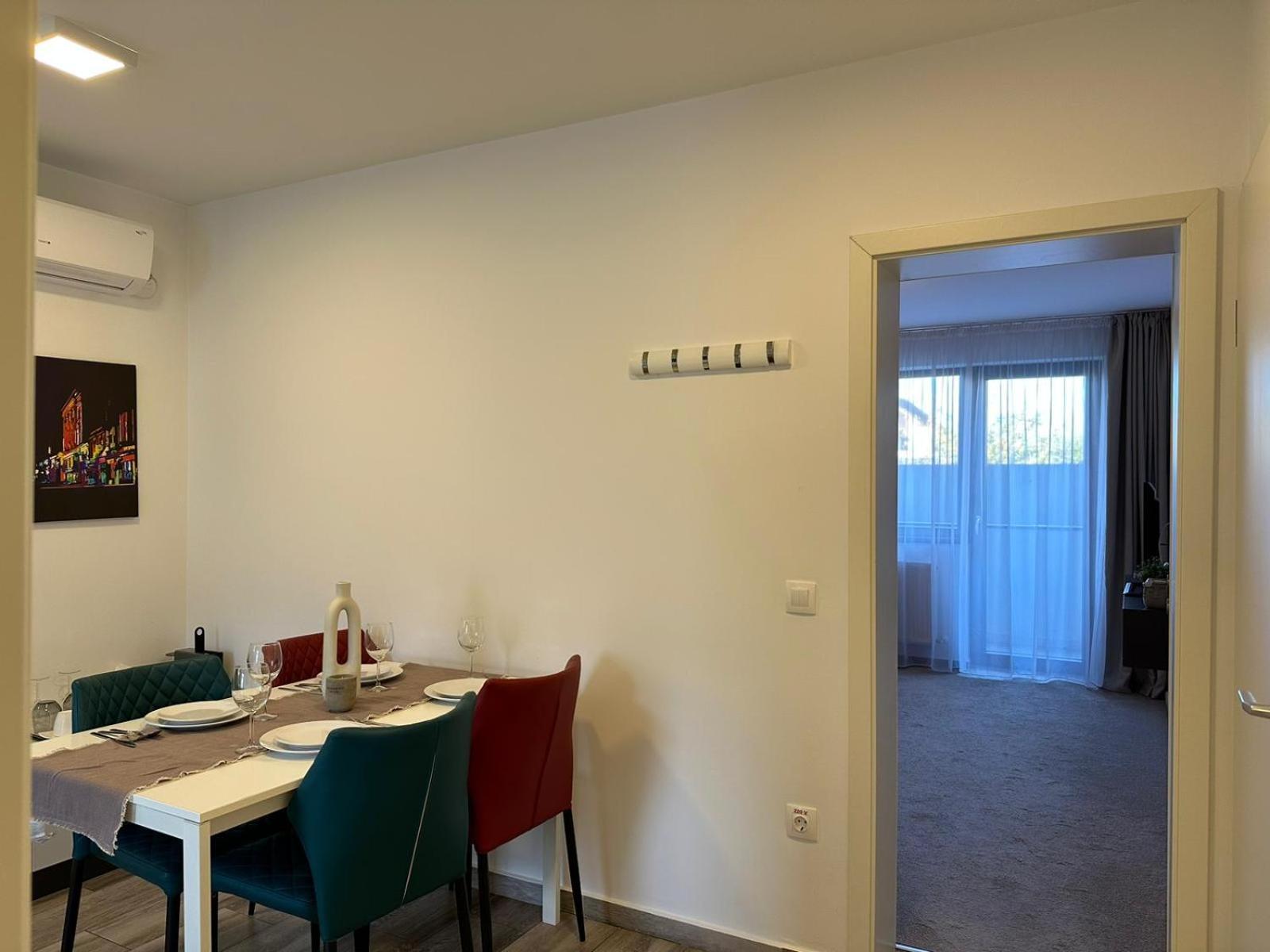 Luxury Glam Apartments & Studios Near Coresi Mall Braşov Esterno foto