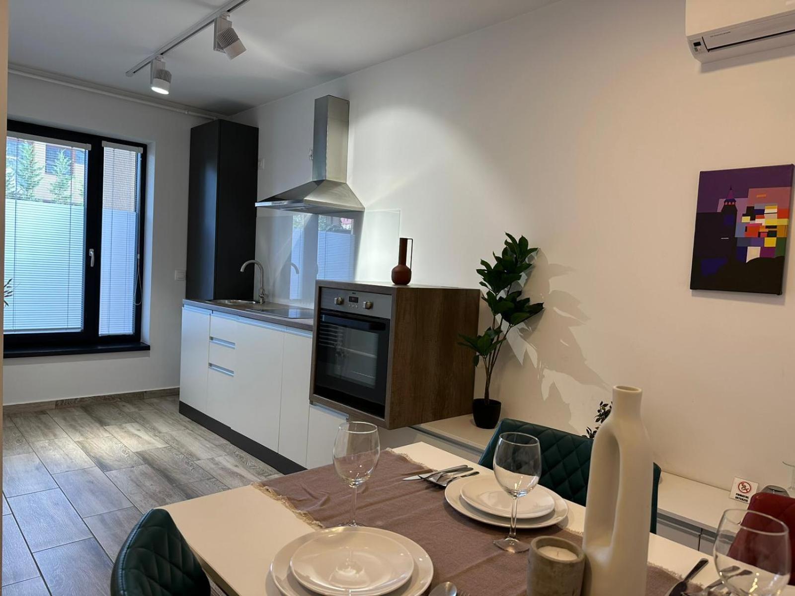 Luxury Glam Apartments & Studios Near Coresi Mall Braşov Esterno foto
