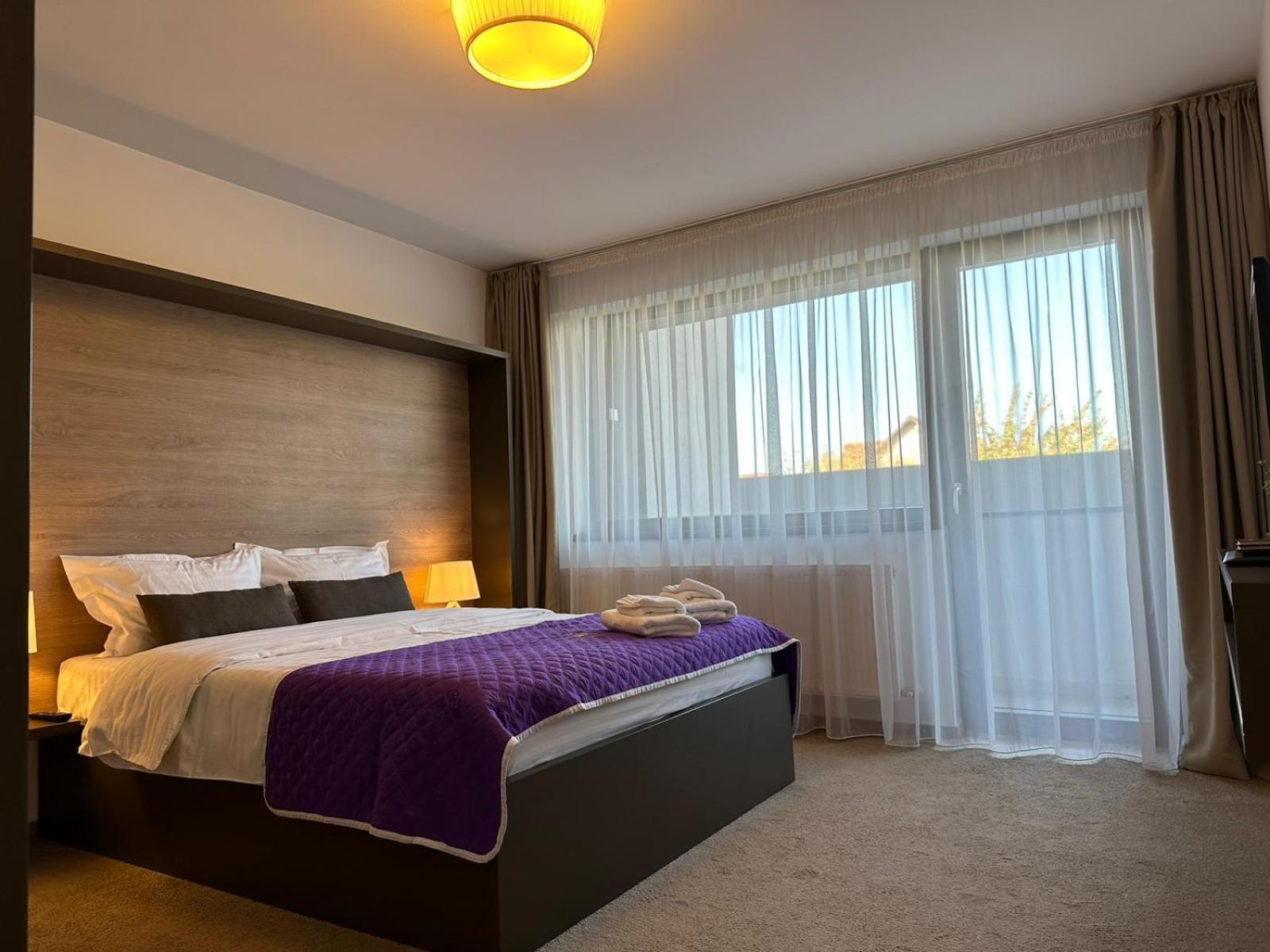Luxury Glam Apartments & Studios Near Coresi Mall Braşov Esterno foto