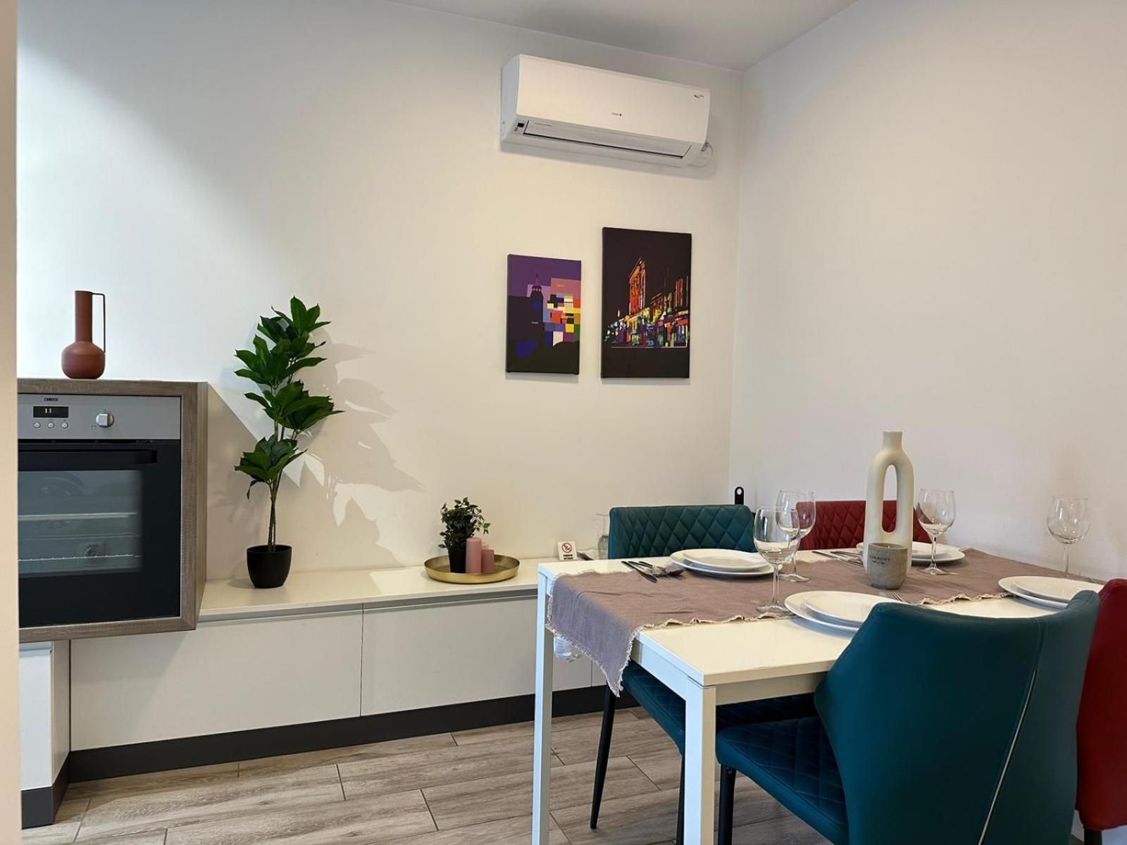 Luxury Glam Apartments & Studios Near Coresi Mall Braşov Esterno foto
